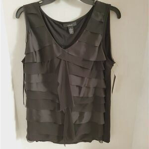 NWT beautiful ladies sleeveless top
